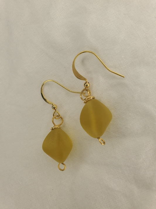 Sea Glass Dangle Light Mustard