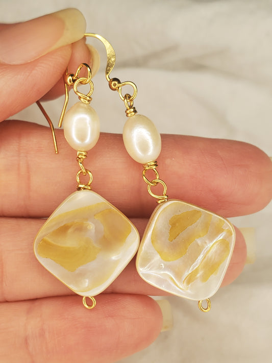 Shell Dangle with Freshwater Pearls